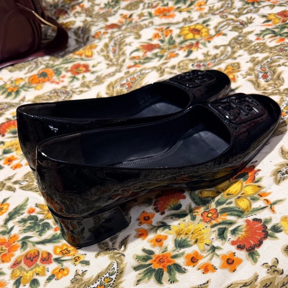Tory Burch Black Patent Leather Square Toe Block Heel Logo Georgia Pumps 8.5M